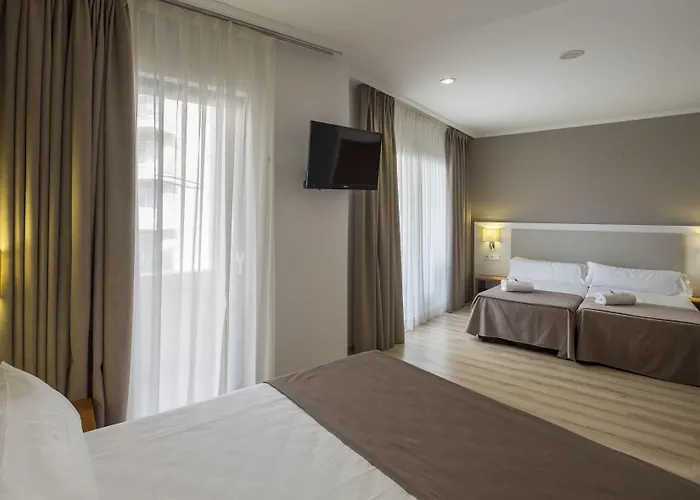 Rosamar & 4*s 4* יורט דה מאר